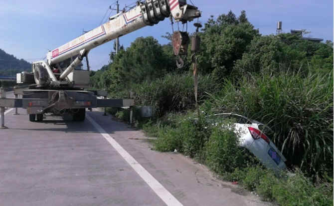 金乡重载吊车救援